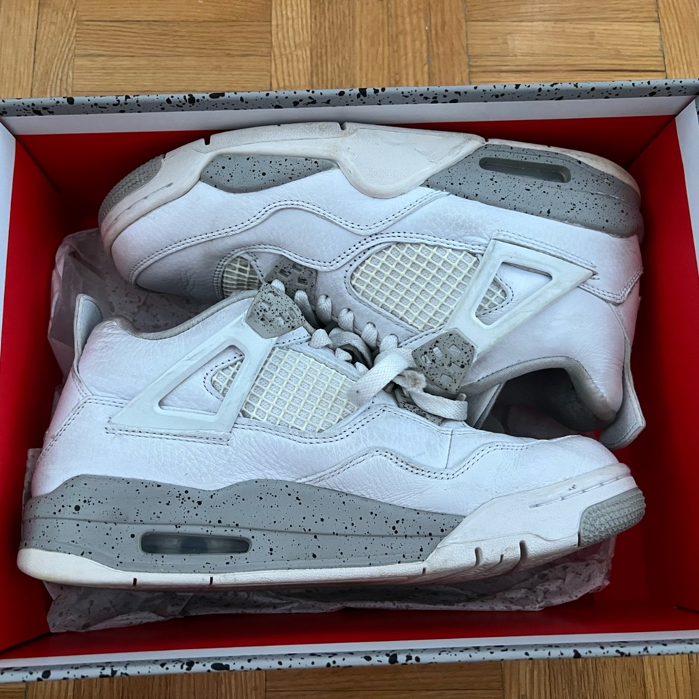 Oreo grey and white Jordan 4s size 7 youth/ 8 women’s US
